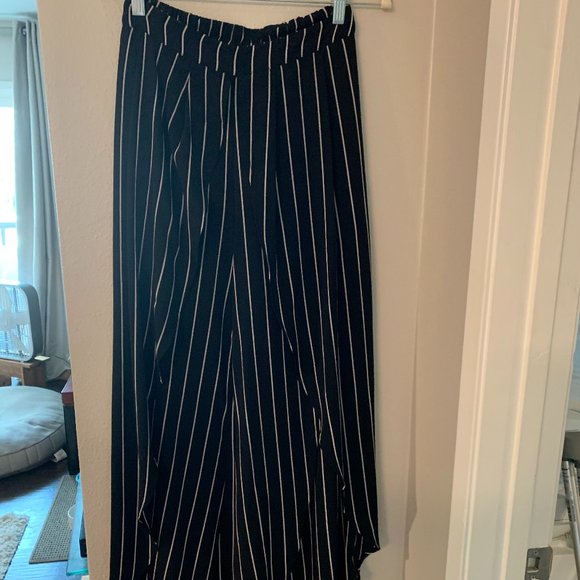 Black and White Stripped Open Leg Flowy Pants - Picture 1 of 1